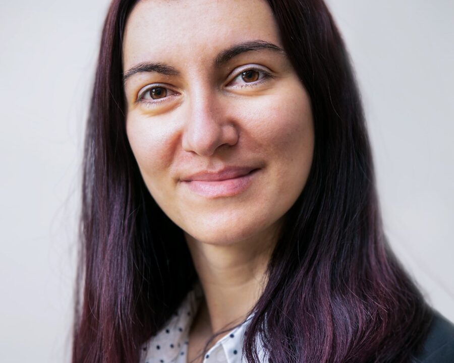 Alina , Manager
