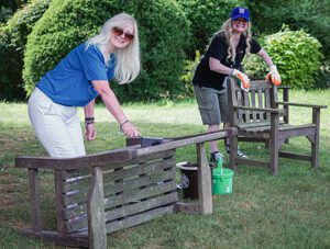 Friends of the Elderly Group Financial Controller Sharon Nunn with Access Volunteer Sherri