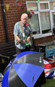 Singer-Bill-Clayton-entertaining