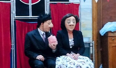 The-Full-Masks-of-the-Vamos-Theatre
